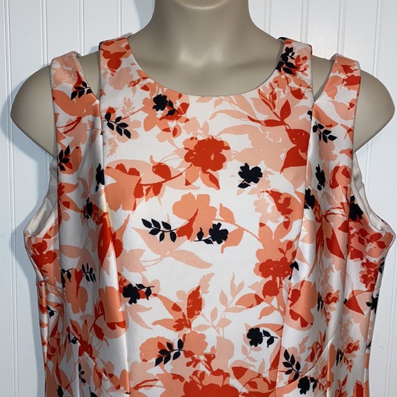 Scuba fit and flare peek a boo shoulder dress plus size floral print - Picture 5 of 9